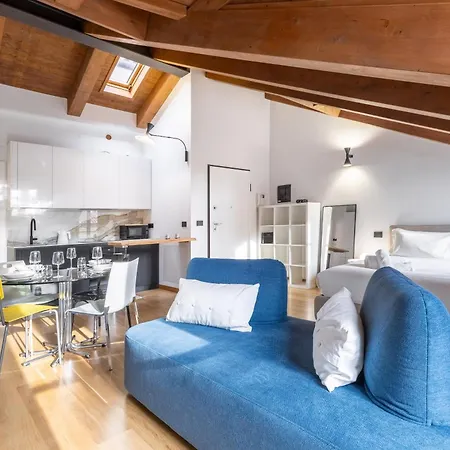 Apartment Hostdomus - Urban Loft