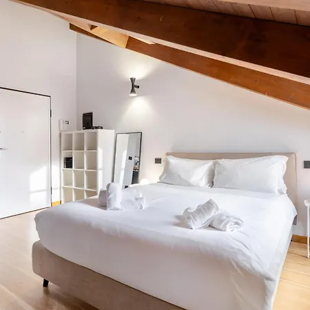 Hostdomus - Urban Loft * Turin