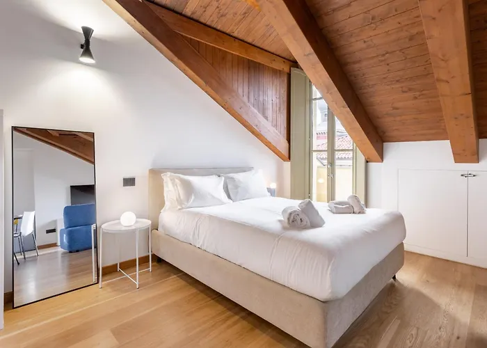 Hostdomus - Urban Loft Apartment