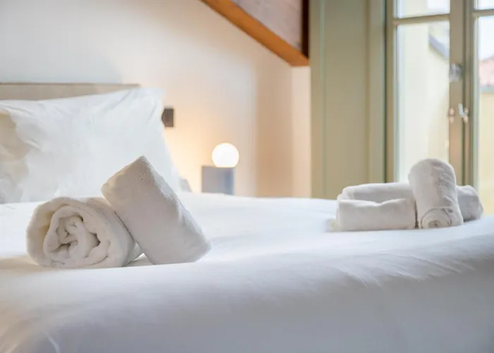 Hostdomus - Urban Loft Apartment *