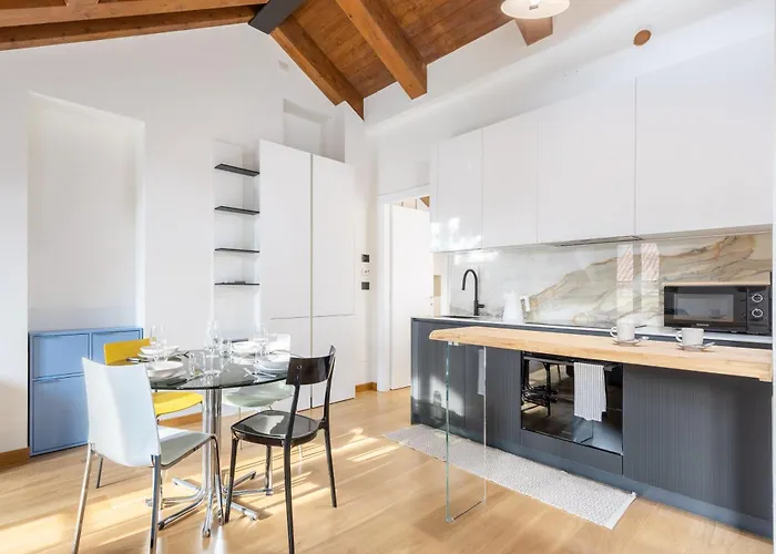 Hostdomus - Urban Loft Apartment